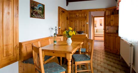 das Esszimmer in der 70 m2 großen Ferienwohnung